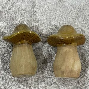 2 piece ceramic mushroom set